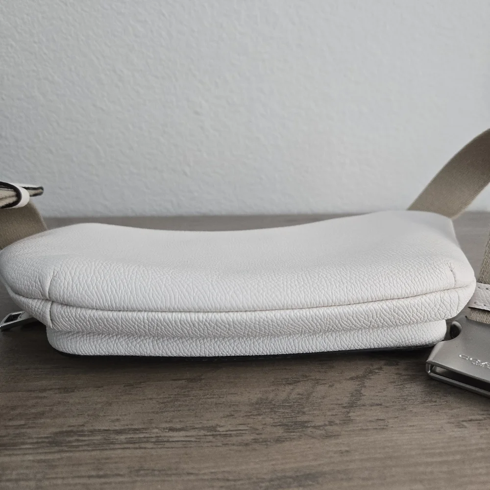 COACH Belt Bag in Crossgrain Leather Chalk - Picture 13 of 14